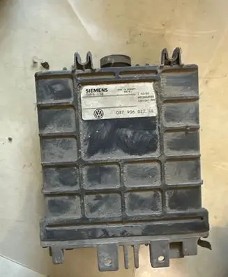 Volkswagen PASSAT B4 Engine control unit/module 037906022GD 5WP4130