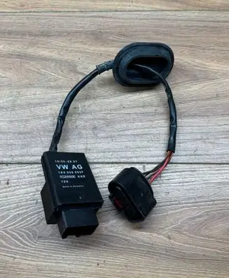 Volkswagen Golf VI Fuel pump relay 10300807 1K0906093F