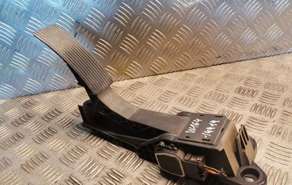 Mercedes-Benz ML W164 Accelerator throttle pedal 1643000004