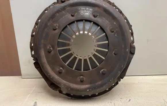 Audi 80 90 B3 Pressure plate 133082179001 050141117A