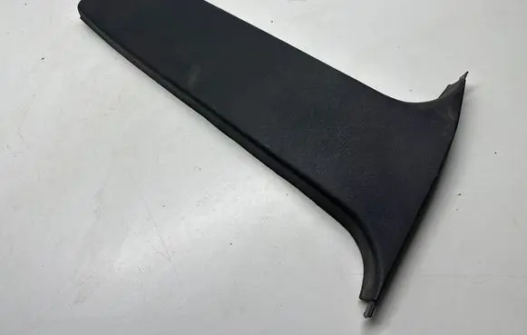 BMW 5 E34 (C) pillar trim 81388589