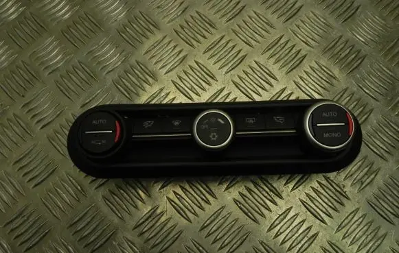 Alfa Romeo Giulia Climate control unit 01561195910 Y851