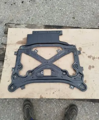 Audi Q7 4M Front subframe 4m1399345c au736v01