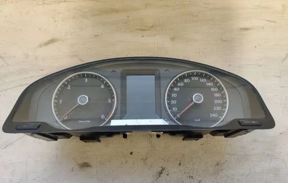 Volkswagen Transporter - Caravelle T5 Speedometer (instrument cluster) 7E0920860G
