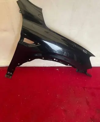 Renault Arkana Fender 631017236R