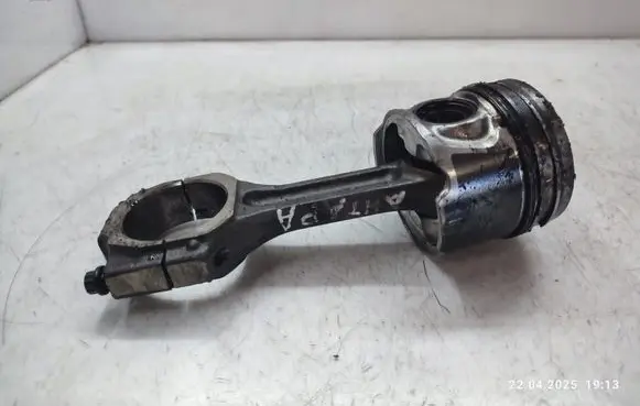 Opel Antara Piston with connecting rod