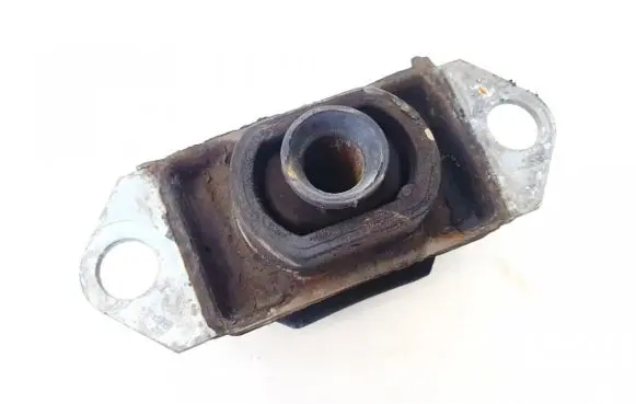 Nissan Qashqai Engine mount bracket