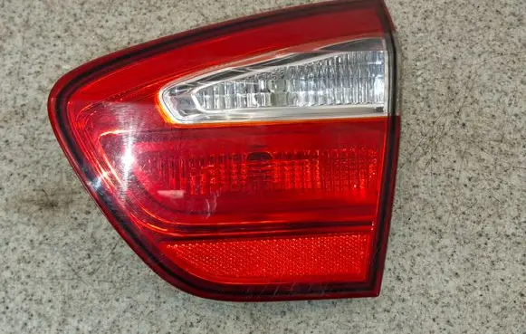 KIA Rio Tailgate rear/tail lights 924041W2