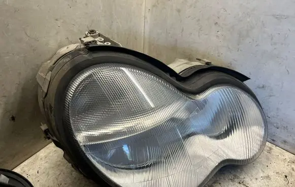 Mercedes-Benz C W203 Headlight/headlamp 190608668