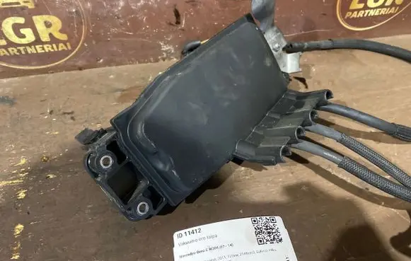 Vacuum air tank