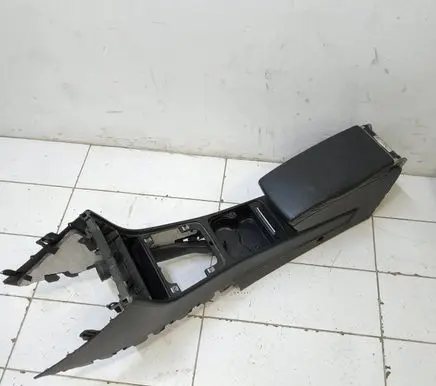 Volkswagen PASSAT B6 Center console 3C0863319