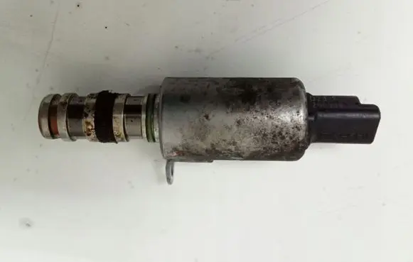 Peugeot 207 Camshaft vanos timing valve V758776080