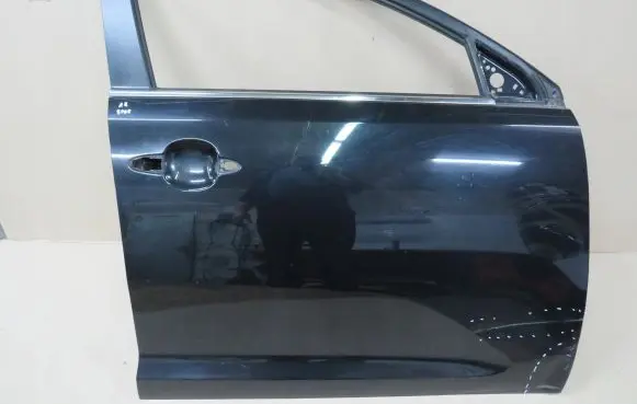 KIA Sportage Front door