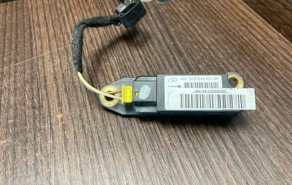 Mercedes-Benz C W203 Airbag deployment crash/impact sensor 0018204426
