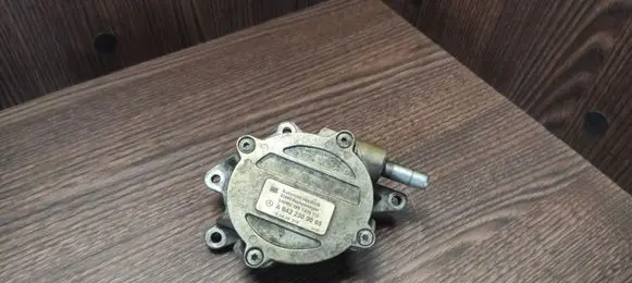 Mercedes-Benz Sprinter W906 Vacuum pump 6422300065 19S1019112