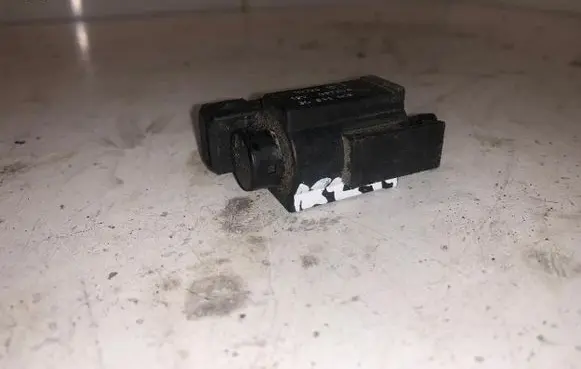 Volvo XC90 Turbo solenoid valve 72224010 A24214