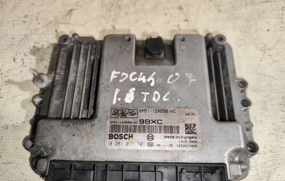 Ford Focus Engine control unit/module 6m5112a650nc 0281011701