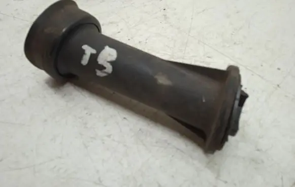 Volkswagen Transporter - Caravelle T5 Oil fill pipe 070115303