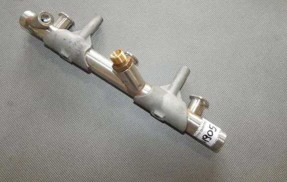 Audi Q7 4M Fuel distributor 06E130089AF