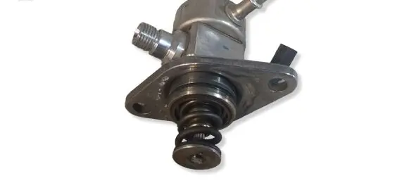 Renault Megane III Fuel injection high pressure pump 28253039 20140321 0104816