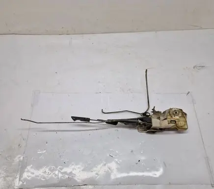 Honda CR-V Front door lock