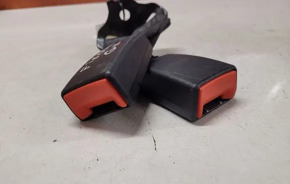Ford Fiesta Middle seatbelt buckle (rear) 94FBB613K21AA J9ZAA3 65907A246