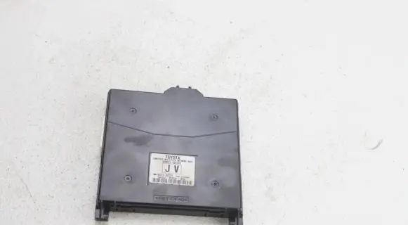 Toyota Auris E180 Central body control module 89221-02331