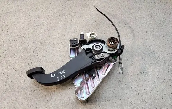 Mercedes-Benz E W212 Handbrake/parking brake lever assembly A204420084AOP0824 A204420084