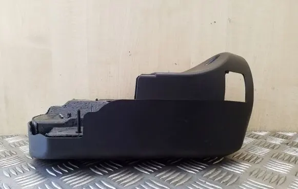 Steering wheel column trim