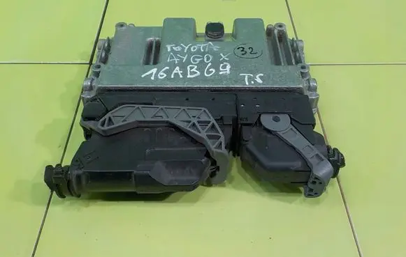 Toyota Aygo X Engine control unit/module 896610H860