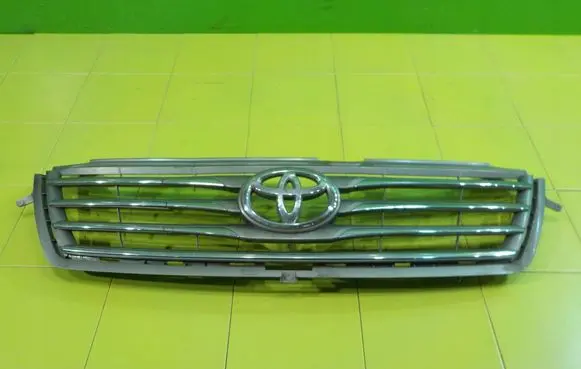 Toyota RAV 4 (XA30) Front bumper upper radiator grill 18AB3