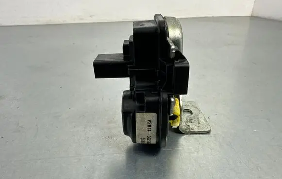 Jeep Grand Cherokee Tailgate window lock/catch/latch 3639 Y2B143025926 3025926