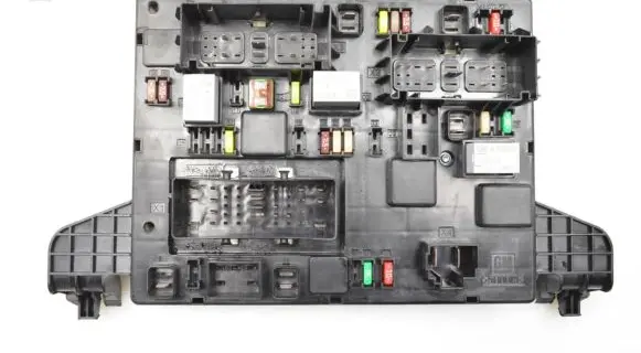 Opel Zafira C Fuse module 13368653