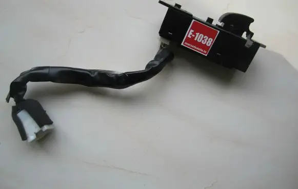 Mitsubishi Outlander Electric window control switch MR502239