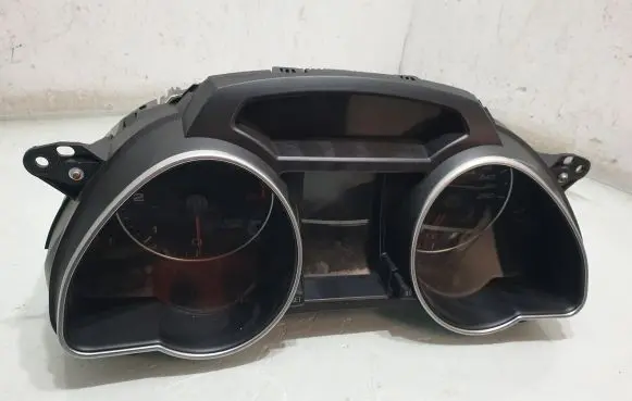 Audi A5 8T 8F Speedometer (instrument cluster) 8T0920931A