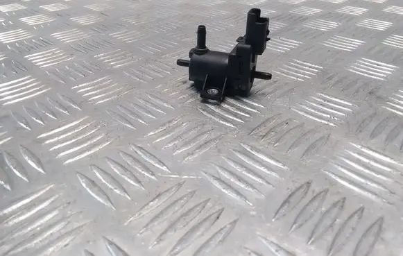 Ford Mondeo MK V Vacuum valve 965558580