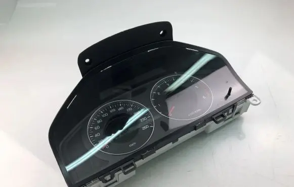 Volvo V70 Speedometer (instrument cluster) 31270899AA