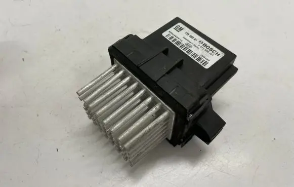 Opel Astra J Heater blower fan relay 13598091