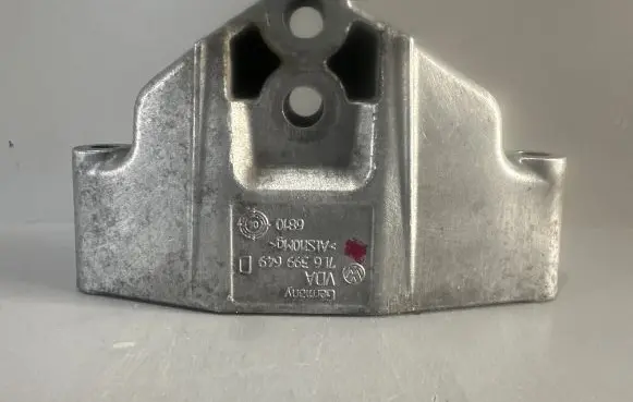 Audi Q7 4L Gearbox mounting bracket 7L6399649D