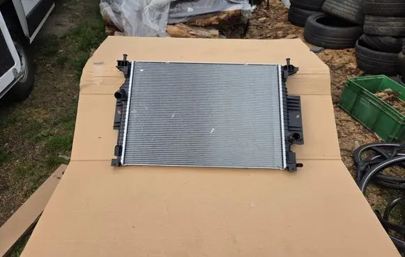 Ford C-MAX II Coolant radiator 2439725 EJ738005CA