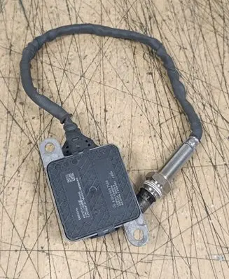 Mercedes-Benz Sprinter W907 W910 Lambda probe sensor A0009057108