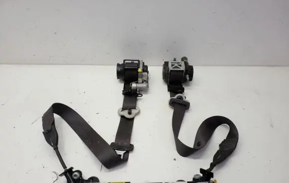 Ford Fusion II Front seatbelt DG9354612D65 DG9354612D65AF35B8 DG9354612D64