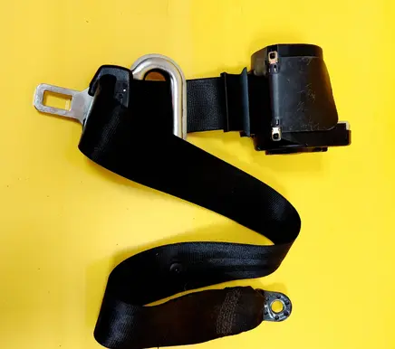 Rear seatbelt