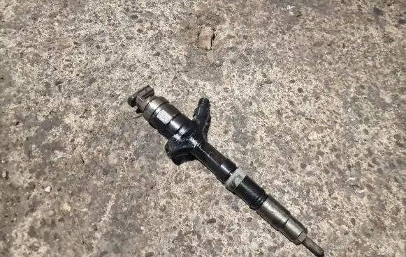Toyota Corolla E120 E130 Fuel injector 236700G010