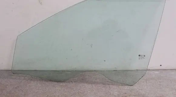 Chevrolet Cruze Front door window glass four-door