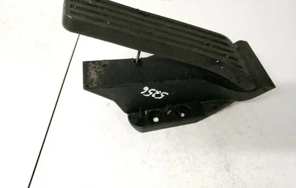 Mercedes-Benz C AMG W204 Accelerator throttle pedal a2043000004