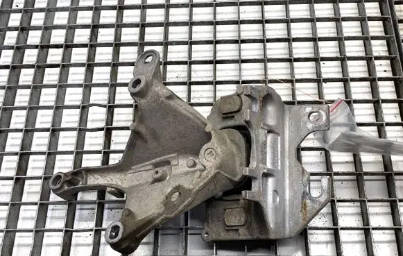 Renault Clio IV Engine mount vacuum valve 112533062R