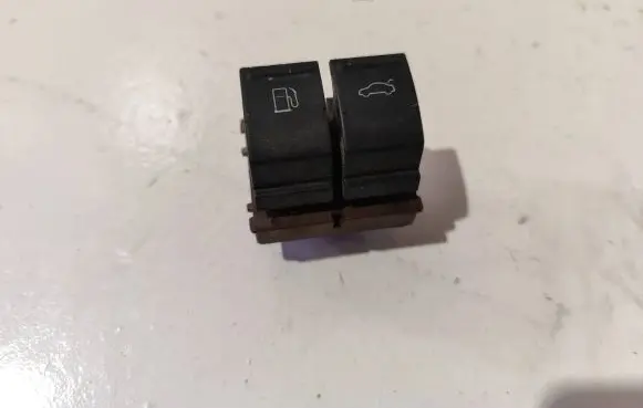 Tailgate opening switch