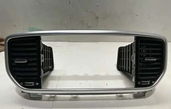 KIA Sportage Dash center air vent grill