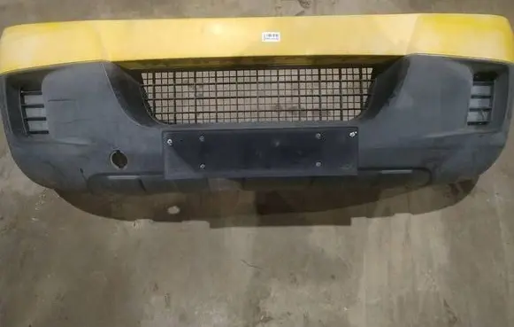 Iveco Daily 30.8 - 9 Front bumper geltonas